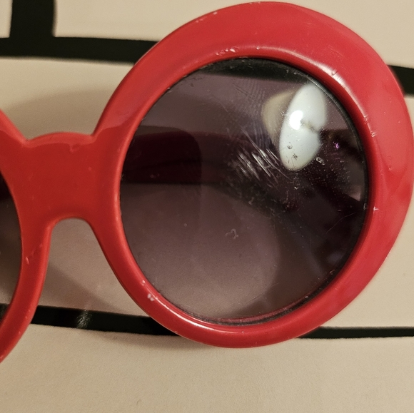 Vintage Olivia Cherry Red Round Sunglasses | Size Kids (Very Small) - Picture 7 of 8